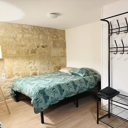 Pequeno Estudio En Beaucaire (Gard)